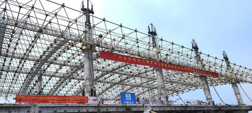 白云機(jī)場(chǎng)三期擴(kuò)建工程迎來(lái)重要節(jié)點(diǎn)，首個(gè)鋼結(jié)構(gòu)完成提升